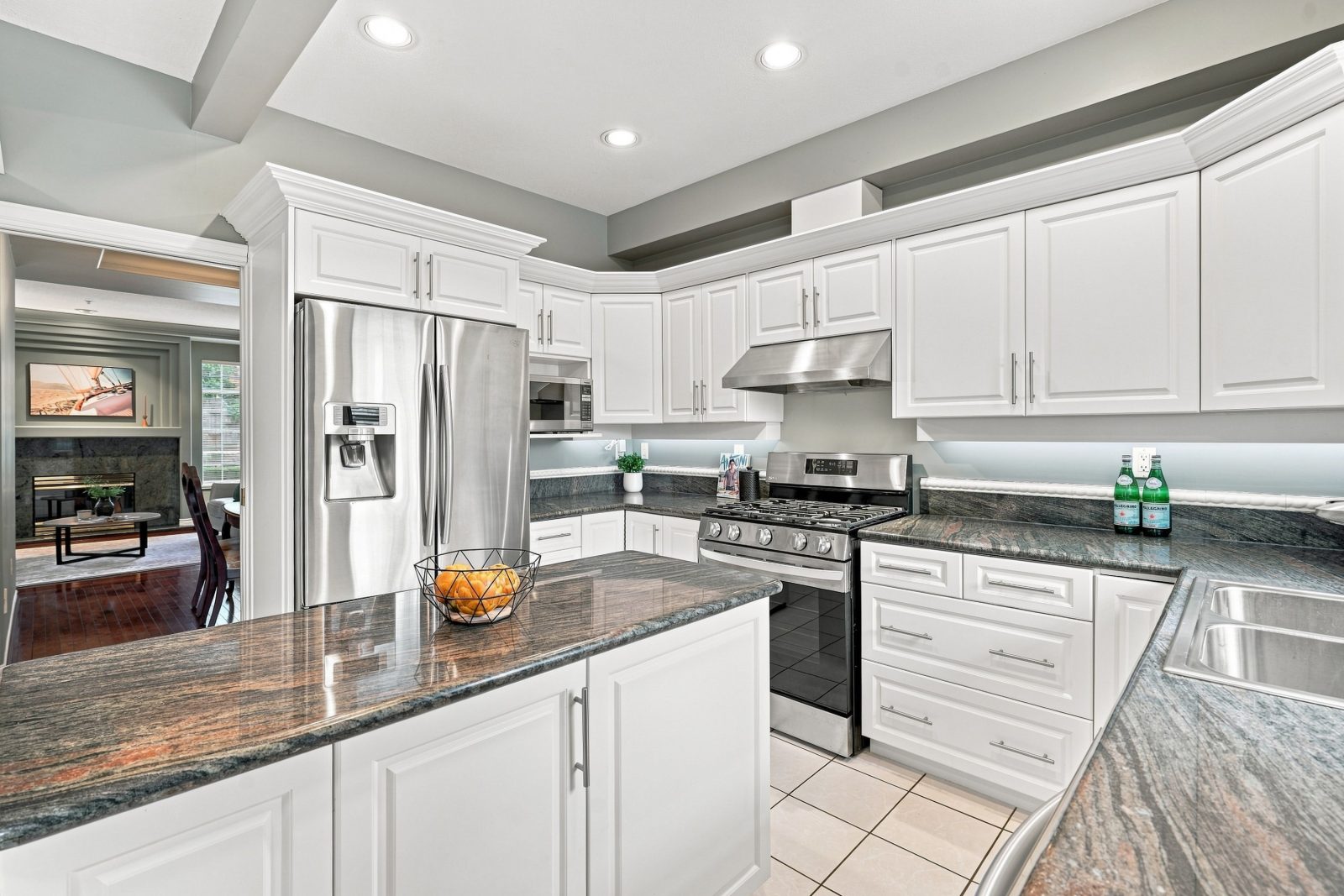#11 915 Fort Fraser Rise, Port Coquitlam — Inside the home photo 12
