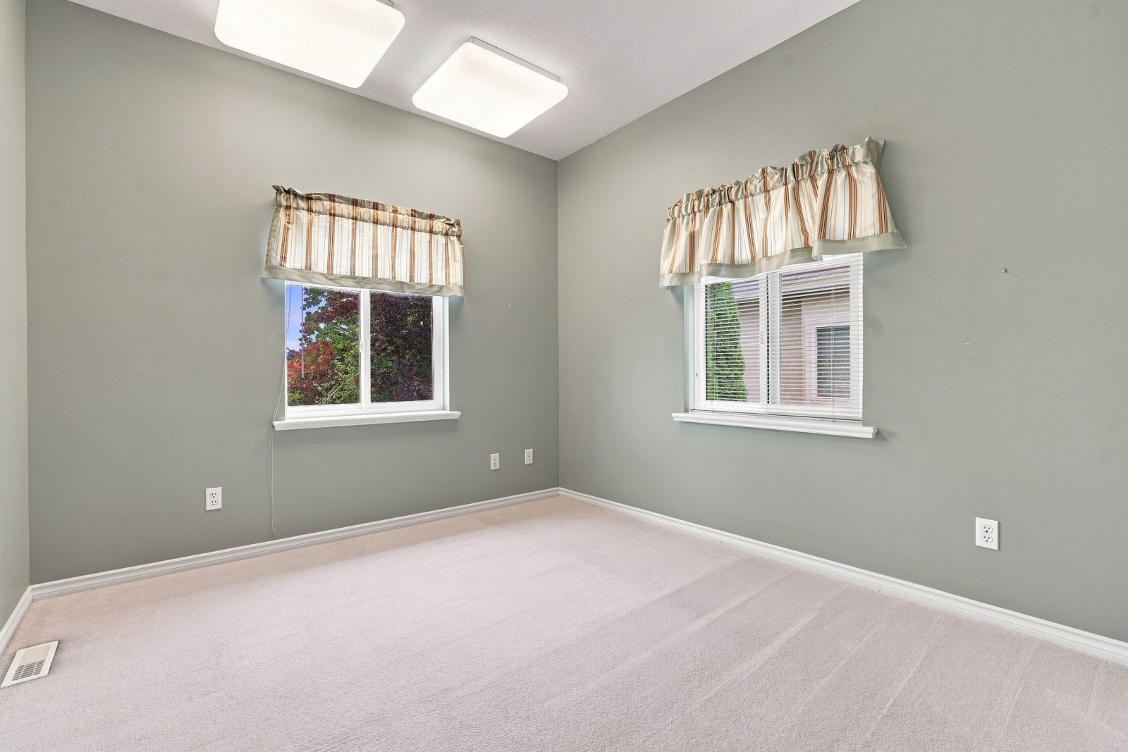 Second secondary bedroom with two windows and carpet at #11 915 Fort Fraser Rise, Port Coquitlam