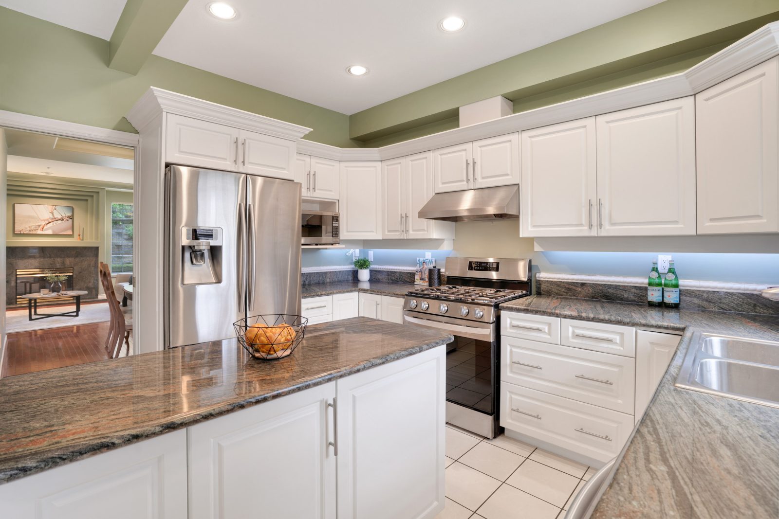 #11 915 Fort Fraser Rise, Port Coquitlam — Inside the home photo 11