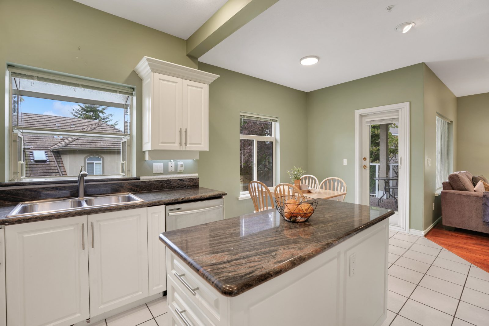 #11 915 Fort Fraser Rise, Port Coquitlam — Inside the home photo 10