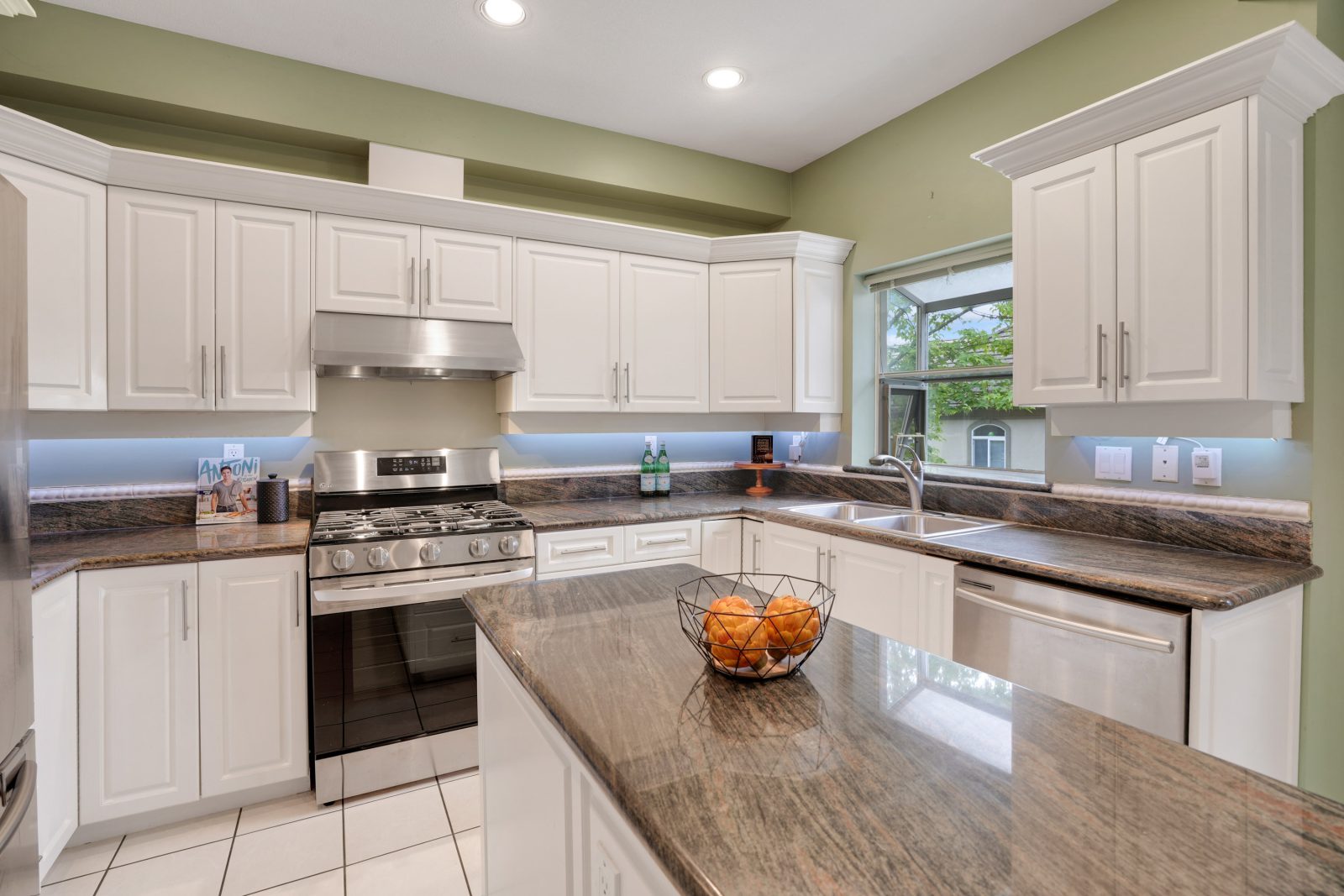 #11 915 Fort Fraser Rise, Port Coquitlam — Inside the home photo 9