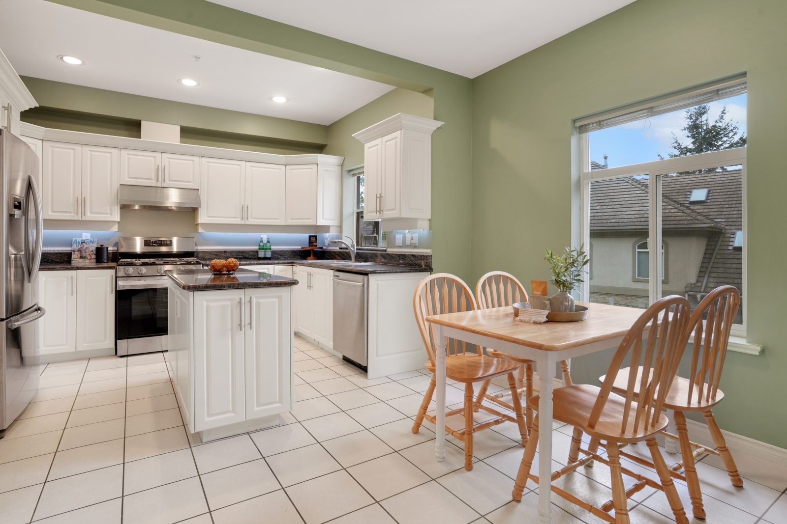 #11 915 Fort Fraser Rise, Port Coquitlam — Inside the home photo 15