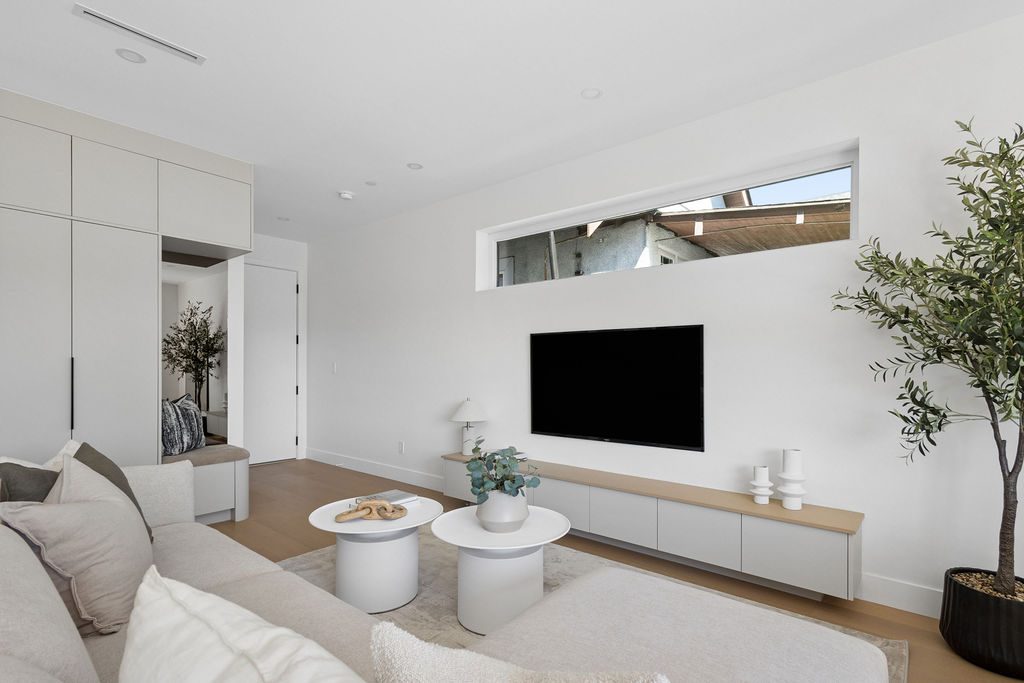 3 2124 E 8 Avenue, Vancouver — Inside the home photo 5