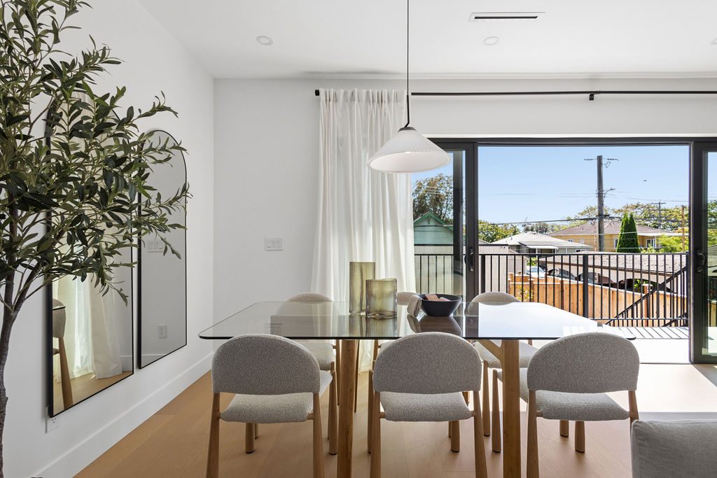 3 2124 E 8 Avenue, Vancouver — Inside the home photo 8