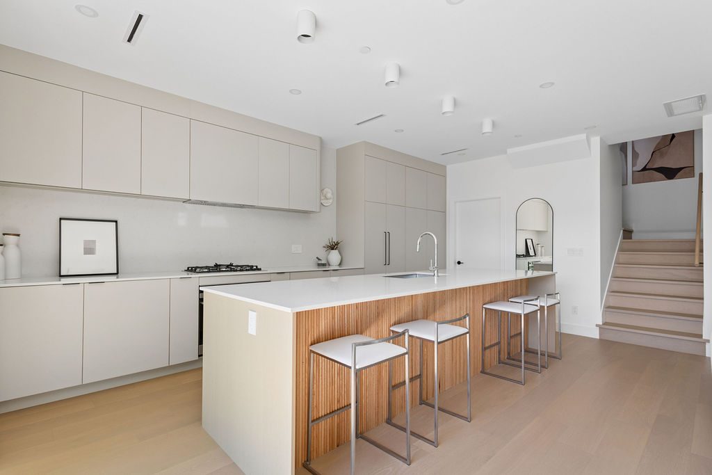 3 2124 E 8 Avenue, Vancouver — Inside the home photo 13