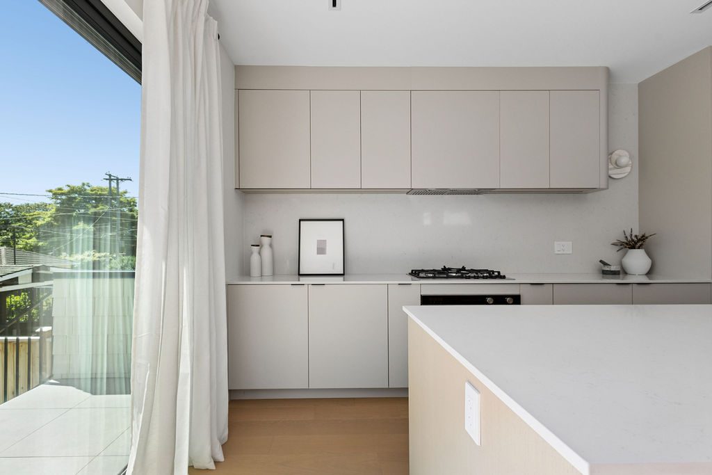 3 2124 E 8 Avenue, Vancouver — Inside the home photo 11