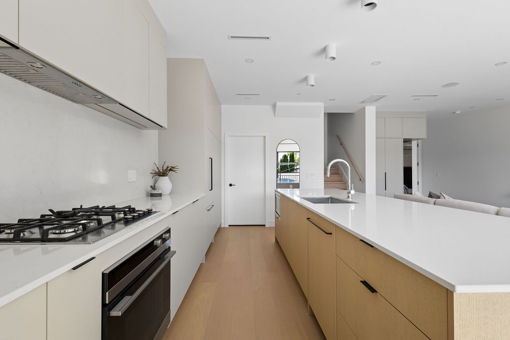 3 2124 E 8 Avenue, Vancouver — Inside the home photo 14