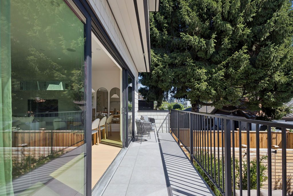 3 2124 E 8 Avenue, Vancouver — Outside photo 5