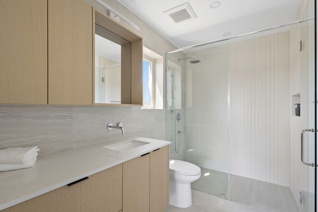 3 2124 E 8 Avenue, Vancouver — Inside the home photo 28