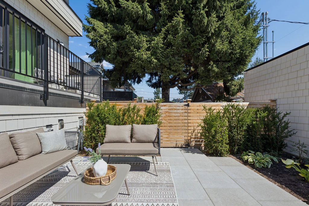 3 2124 E 8 Avenue, Vancouver — Outside photo 4