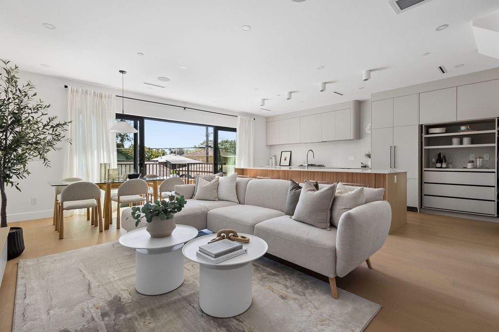 3 2124 E 8 Avenue, Vancouver — Inside the home photo 3