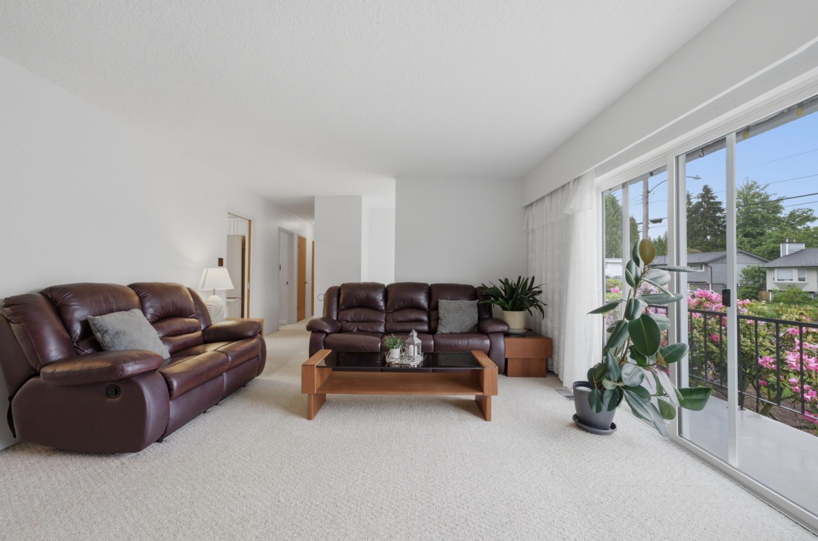 3963 Sefton Street, Port Coquitlam — Inside the home photo 2