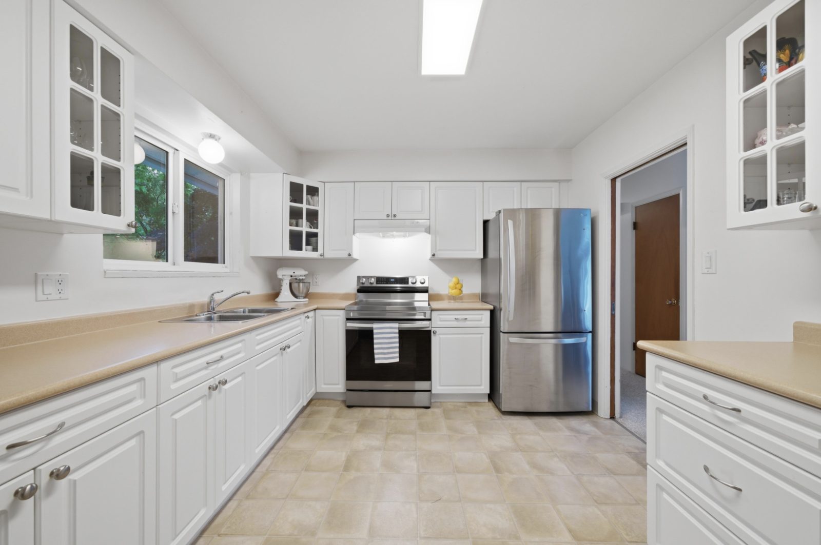 3963 Sefton Street, Port Coquitlam — Inside the home photo 5