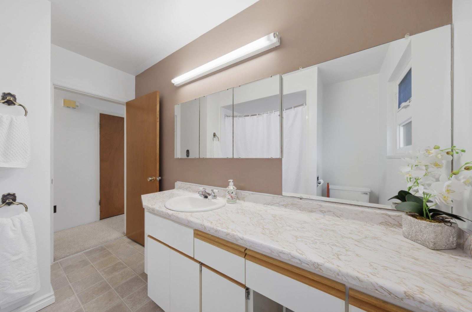 3963 Sefton Street, Port Coquitlam — Inside the home photo 8
