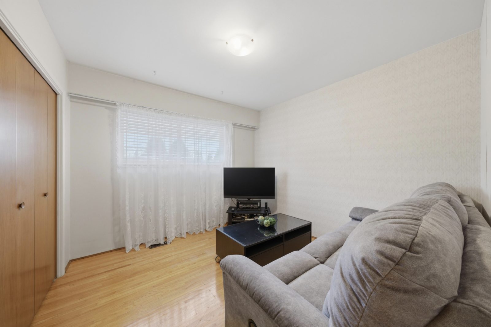 3963 Sefton Street, Port Coquitlam — Inside the home photo 9