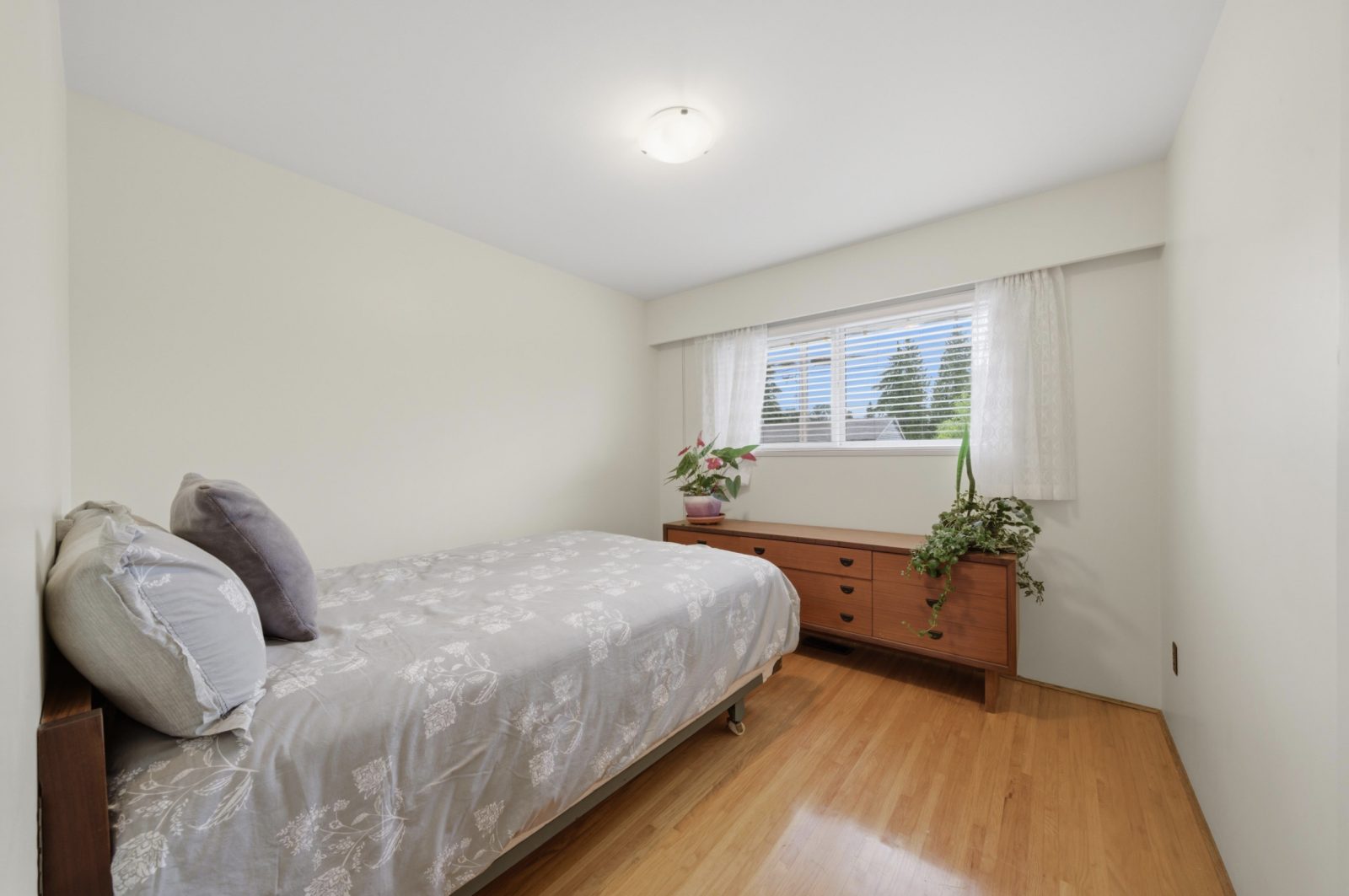 3963 Sefton Street, Port Coquitlam — Inside the home photo 10