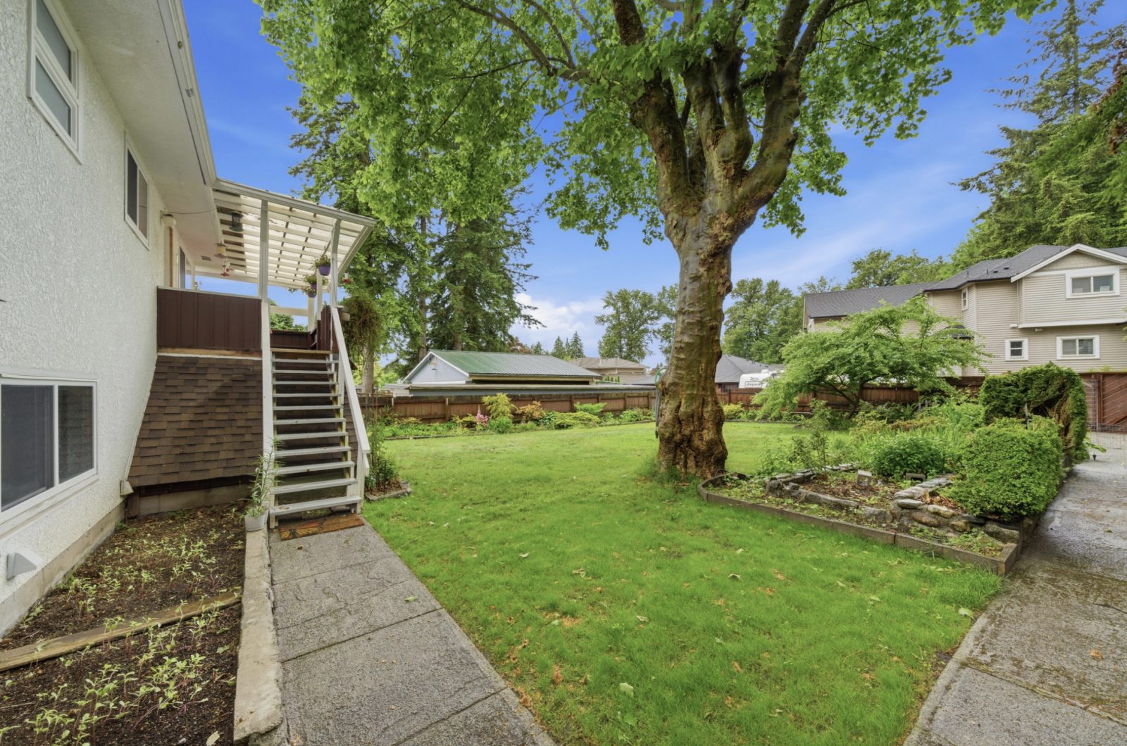 3963 Sefton Street, Port Coquitlam — Outside photo 5