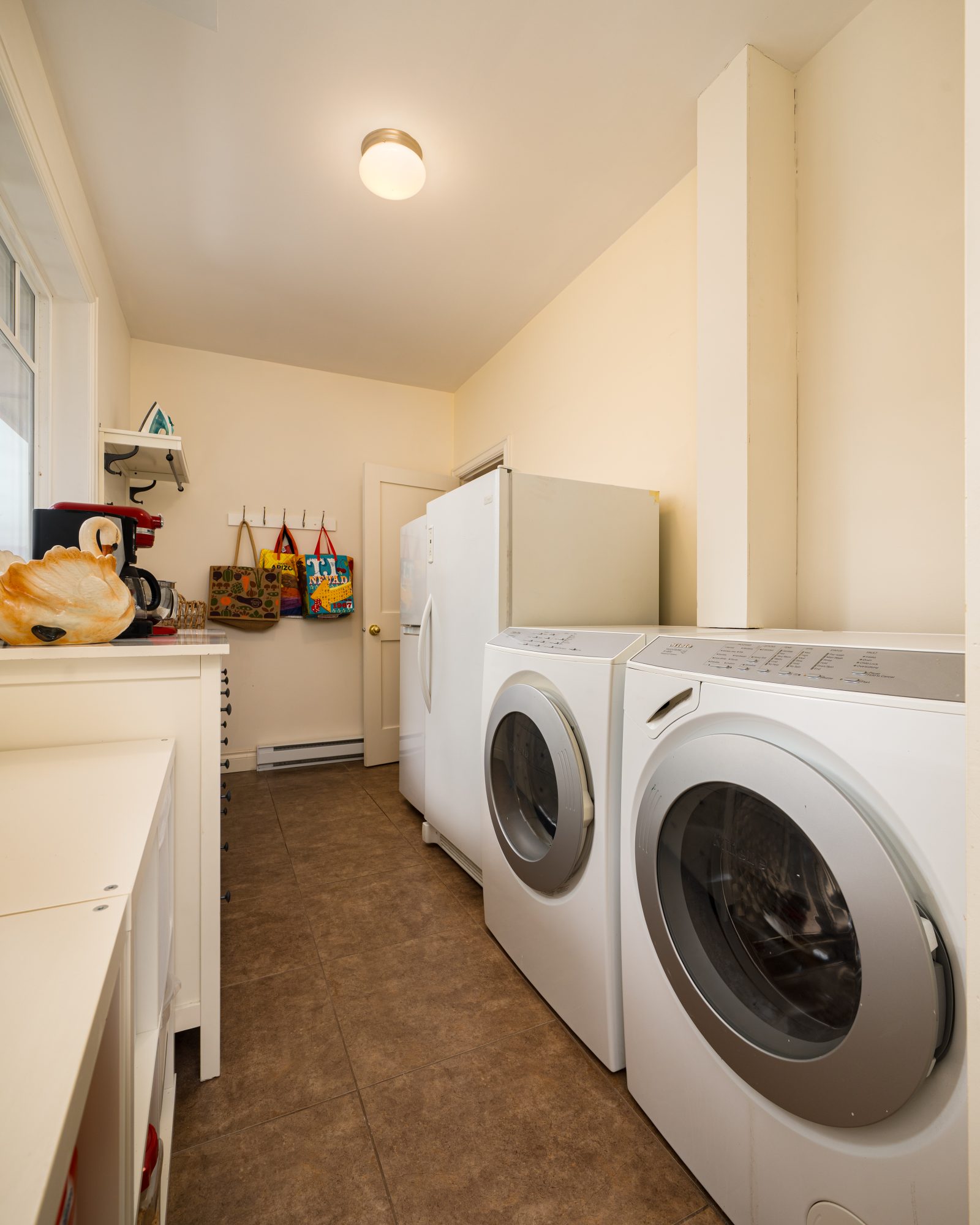 947 Village Drive, Bowen Island — Inside the home photo 24